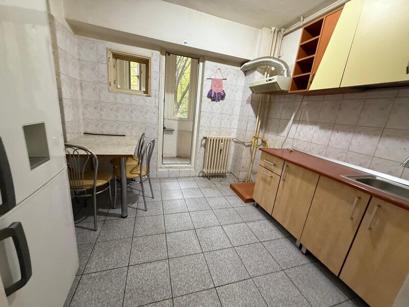 Decebal, Calarasi, Piata Muncii 5 minute metrou, bloc mixt